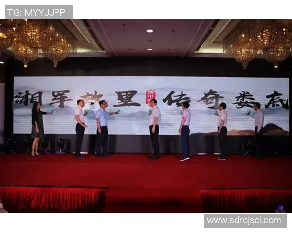 足球巨星归乡再出发：从家乡到世界舞台的传奇之旅