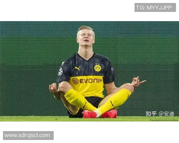 足球球星拍手瞬间：激情与敬意交织的场面展现运动精神